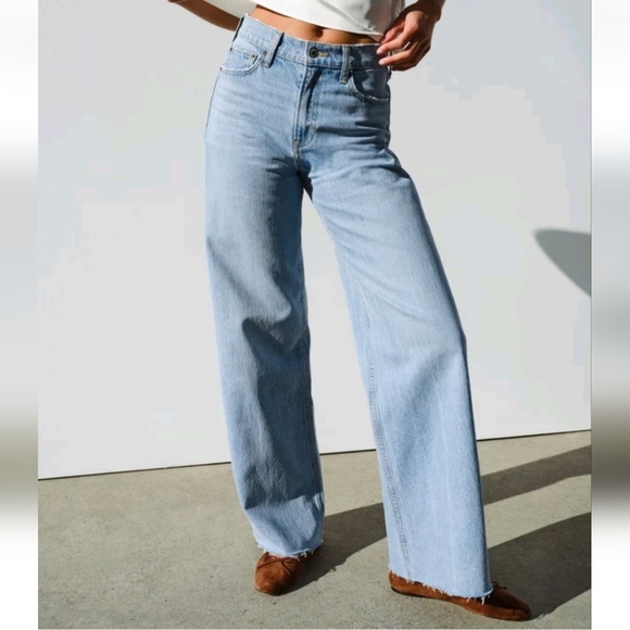Abercrombie & Fitch The High Rise Wide Leg Jeans Raw Hem Women's Blue 35 L NWOT - Picture 1 of 16